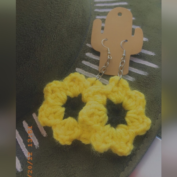 Earing - Picture 1 of 1